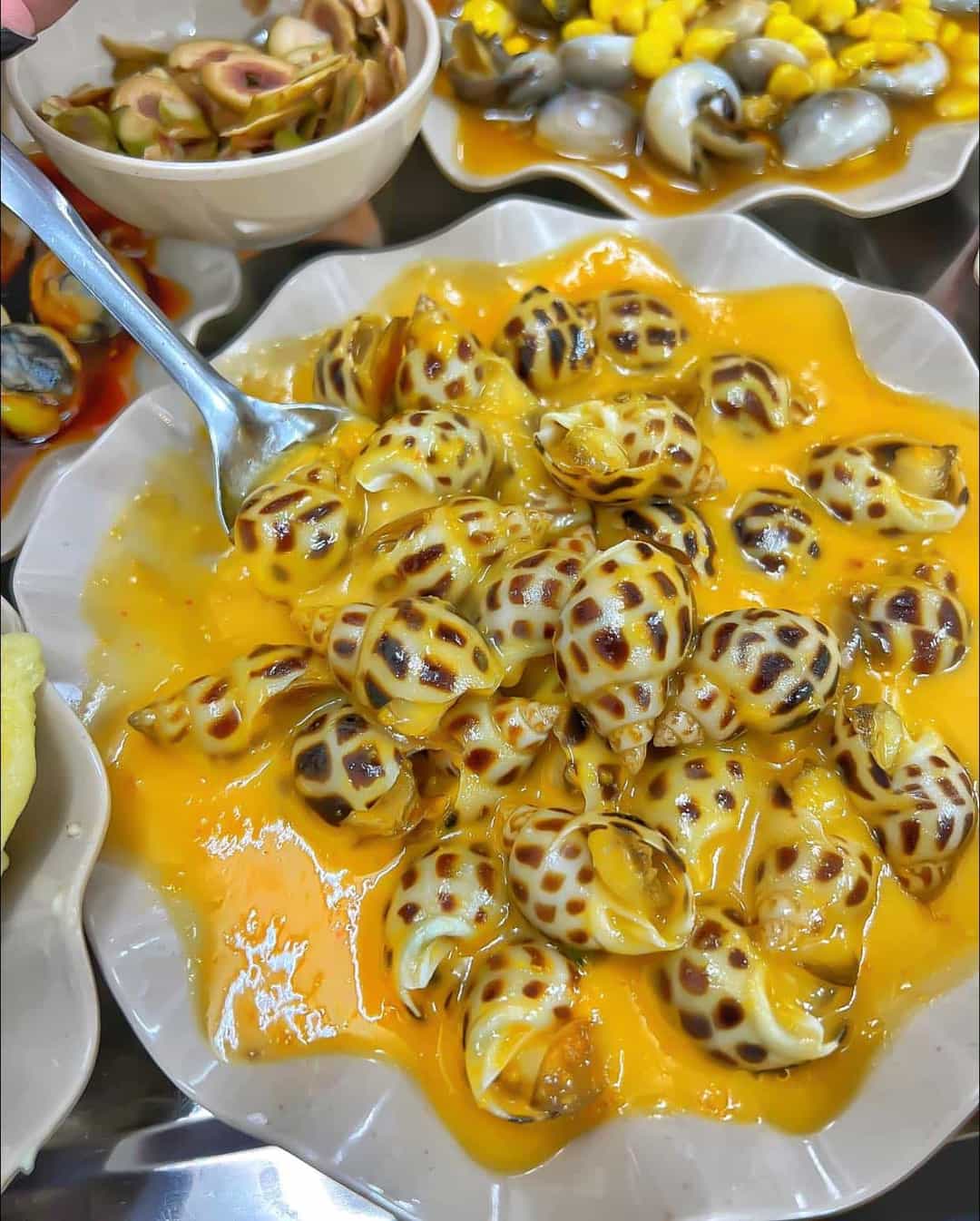 Ốc Hương Trứng Muối — Giòn bùi, thơm bơ tỏi — món "signature" của quán